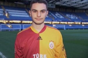Hem Chelsea hem de Galatasaray taraftarı