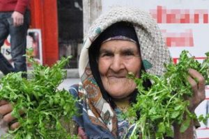 87 yaşında ama rızkının peşinde