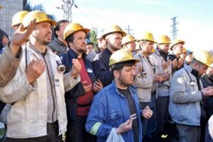 &Ouml;len 103 madenci anıldı