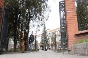 T&uuml;rk &ouml;ğrenciler Kırım'ı terk ediyor