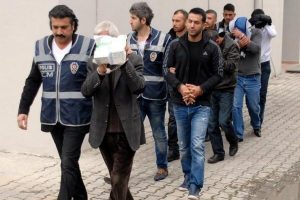 Polisten eş zamanlı uyuşturucu baskını