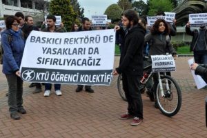 KT&Uuml;'l&uuml; &ouml;ğrencilerden afiş soruşturmasına protesto