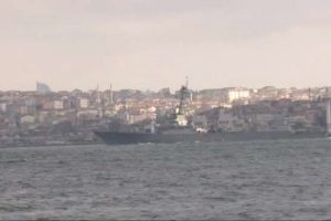 Amerikan savaş gemisi Boğaz'dan ge&ccedil;ti