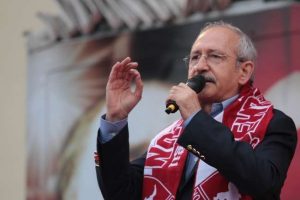 Tahliye kararını mitinginde duyurdu