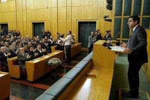 BDP eş başkanlık i&ccedil;in t&uuml;z&uuml;k değiştirecek
