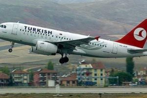 Yolcu hastalanınca u&ccedil;ak geri d&ouml;nd&uuml;