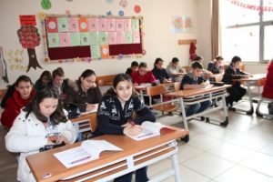 Nil&uuml;ferli olmak isteyen 10 bin &ouml;ğrenci sınavda ter d&ouml;kt&uuml;