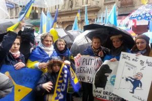 Ukraynalı gelinler Rusya'yı protesto etti