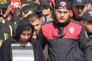 Sahte polis ger&ccedil;ek polisi dolandırdı