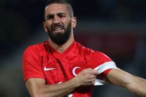 Arda Turan, Mesut &Ouml;zil'in yanına gidiyor!