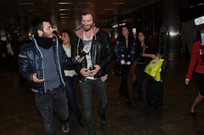 Kıvan&ccedil; Tatlıtuğ'u giydirmek i&ccedil;in sıraya girdiler