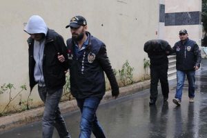 Kiraladıkları otomobil hırsızları ele verdi