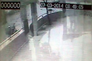 Otomobil hemşireye b&ouml;yle &ccedil;arptı