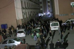 "Niye baktın" kavgası: 1 &ouml;l&uuml;, 3 yaralı