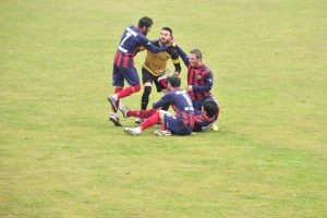 Kaleci 70 metreden gol attı!