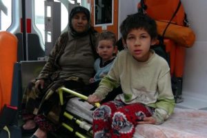 Yangından etkilenen 5 kişiyi itfaiye kurtardı