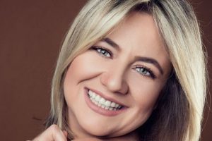 &Uuml;nl&uuml; sunucu o haberi gazetecilere s&ouml;yledi!