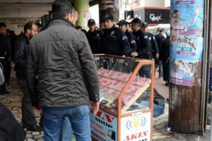 Seyyar tezgahlara polis g&ouml;z a&ccedil;tırmadı