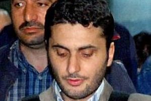 Deli numarası yaktı; tahliye edilemiyor