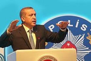 Başbakan'ın azarladığı emniyette deprem!