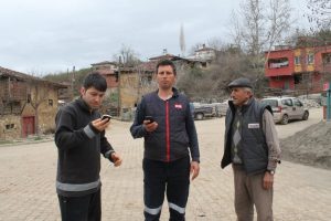 Sevgilisiyle g&ouml;r&uuml;şemeyen gen&ccedil;ler isyan etti! &Ouml;ZEL HABER