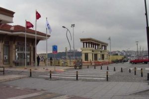 Feribot seferlerine fırtına engeli