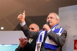 Kılı&ccedil;daroğlu'nun konuşmasına ezan arası