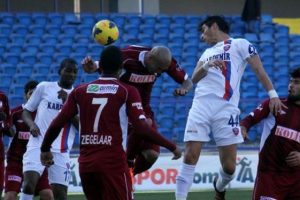 Karab&uuml;kspor ikinci yarılarda tekliyor
