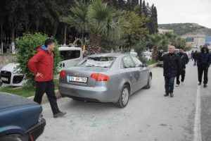 G&ouml;ktan taş yağdı: 10 yaralı