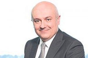 Eski m&uuml;d&uuml;r 4,5 milyonun peşine d&uuml;şt&uuml;!