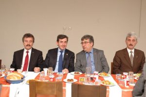 "İstikrar i&ccedil;in AK Parti'yi se&ccedil;in"