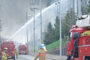 Samsung yandı 1 milyar dolar k&uuml;l oldu