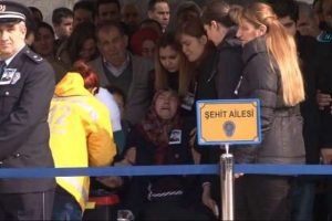 Şehit ailesinin feryadı y&uuml;rek burktu