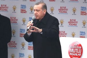 Molotoflarla demokrasi gelir mi?
