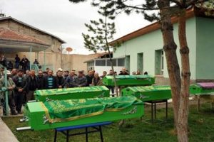 Acı &uuml;st&uuml;ne acı...