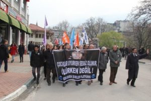 KESK ve DİSK iş bırakıp Berkin Elvan i&ccedil;in y&uuml;r&uuml;d&uuml;