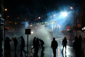 Biber gazından etkilenen polis şehit oldu