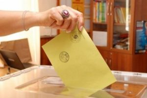 Muhtar adayı Rize'de se&ccedil;im afişi &Uuml;mraniye'de