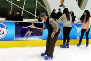 Buz pistinin ihtiyar delikanlısı