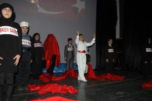 İstiklal Marşını g&uuml;zel okumak i&ccedil;in yarıştılar