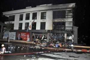 İşte kundaklanan AK Parti b&uuml;rosu