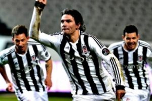 Beşiktaş'a 1 ma&ccedil; saha kapama!