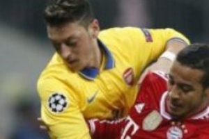 Sakatlanan Mesut &Ouml;zil bir ay yok