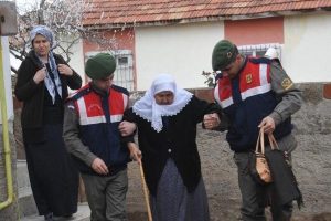 Jandarma'dan şehit annesine tedavi