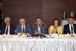 "AK Parti'nin oyları her ge&ccedil;en g&uuml;n geriliyor"