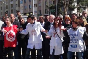 Sağlık&ccedil;ılar Berkin i&ccedil;in y&uuml;r&uuml;d&uuml;