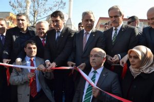 "Cumhuriyet marş &ccedil;almakla kutlanmaz"