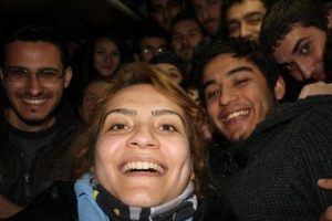 Polis aracındaki 'selfie' İngiliz basınına haber oldu