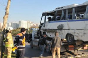 Belediye otob&uuml;s&uuml; ile midib&uuml;s &ccedil;arpıştı