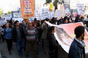 Antalya'da Başbakan protestosu